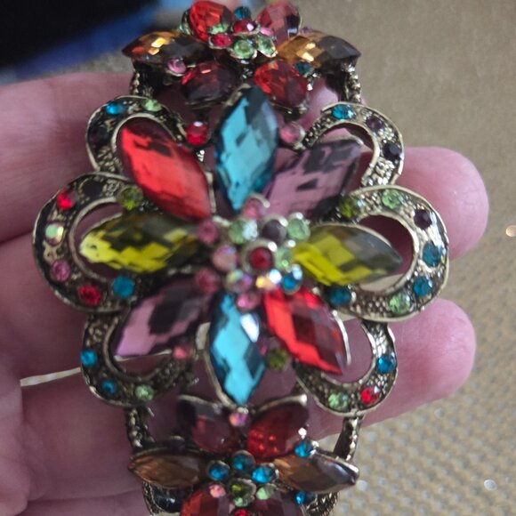 Beautiful costume stone bangle braclet. Very colorful gold tone and hinge open - Picture 1 of 5